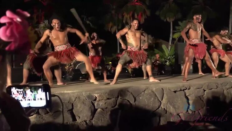 [ATKGirlfriends] - Niki Snow's First Day in Hawaii - Hot Amateur Fingering on the Beach - Niki Snow