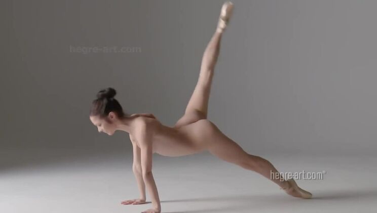 [Hegre] - Beautiful Women Julietta and Magdalena in Nude Ballet Dance - Ally Breelsen