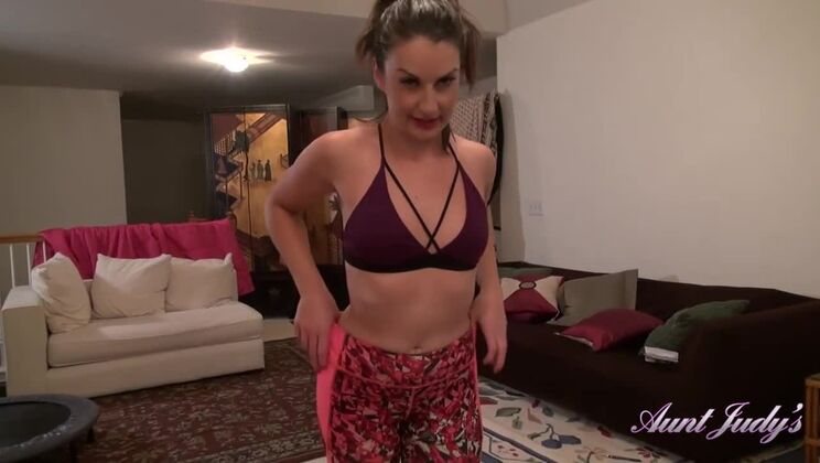 Cindy, Auntie MILF, Gives POV BJ