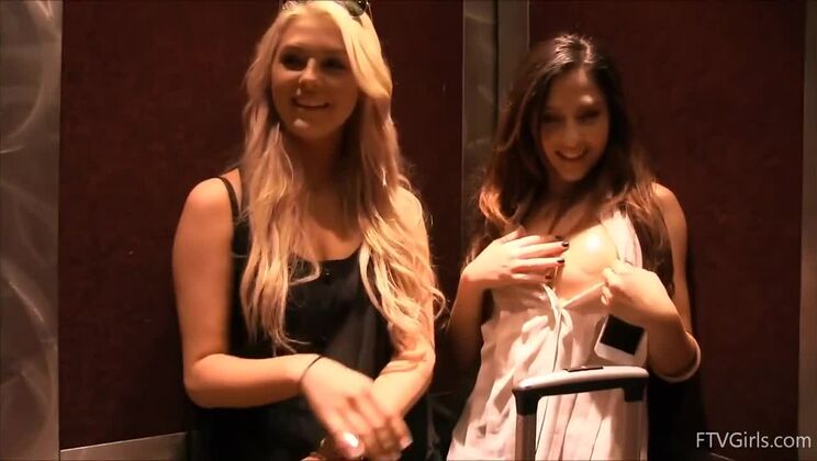 Chloe's Lesbian Solo Shower Show