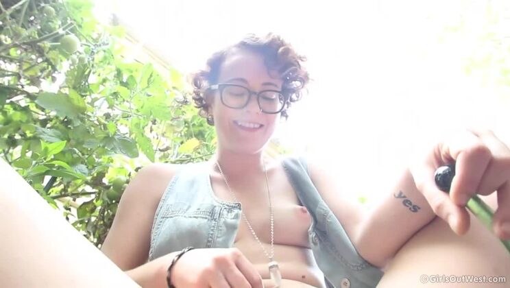 Rosie - Backyard Squirting POV