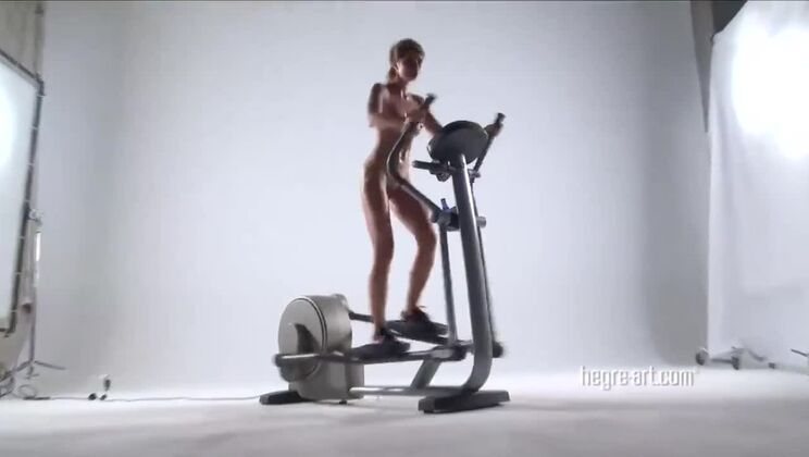 [Hegre] - The Sexy Crosstrainer: Angie's Outdoor Session - Anna AJ - Suzie Carina