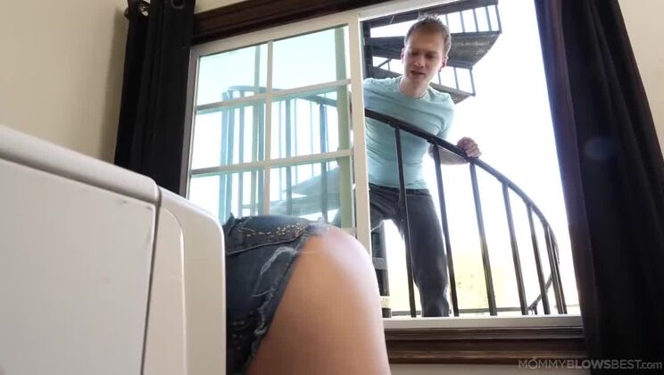 [MommyBlowsBest] - MILF Christie Stevens with Big Ass Gets Messy - Christie Stevens