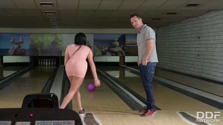 [HandsOnHardcore] - Nataly Gold, Anissa Kate - Bowling Alley Group Sex Adventure - Anissa Kate - Nataly Gold