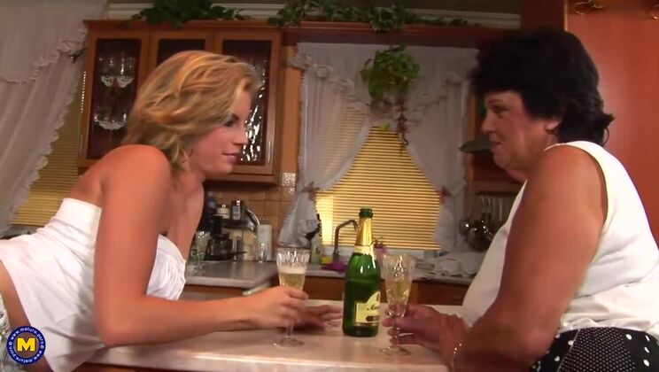 [Mature.nl] - Ashley and Emila's Lesbian Encounter - Miho Wakabayashi - Ayumu