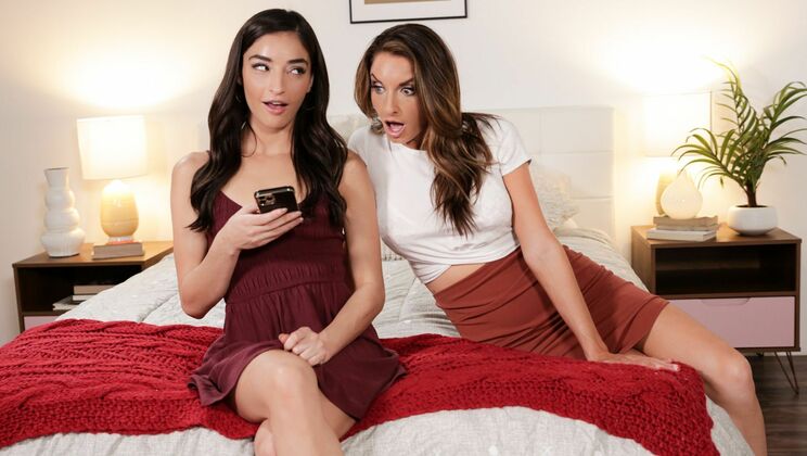 [Mommy'sGirl] - Stepfamily Seduces: Lesbian Fun with Silvia Saige