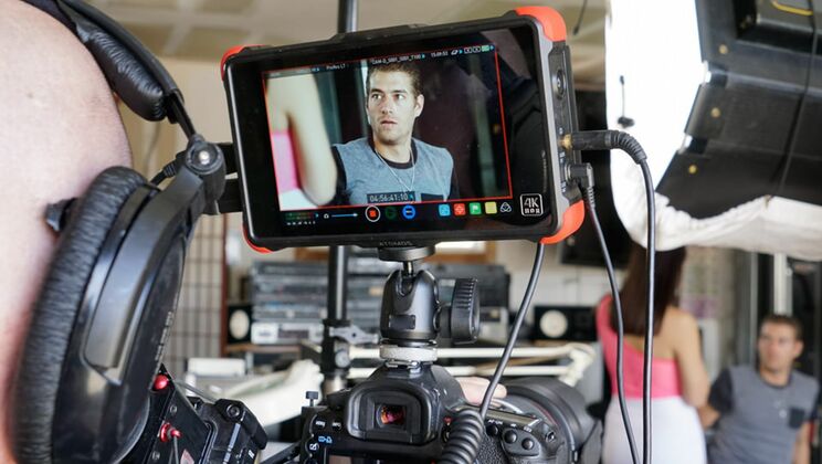 [PrettyDirty] - Natural Tits and Blowjob: Valentina Nappi's Behind the Scenes - Valentina Nappi - Xander Corvus