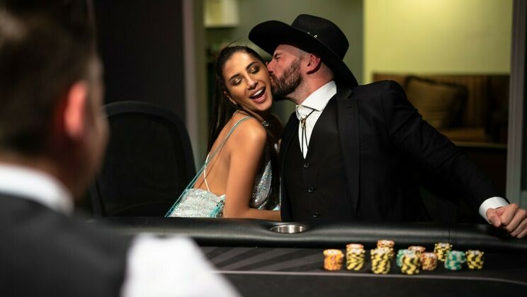 [Babes.com] - Interracial Bathroom Sex with Stirling Cooper - Gianna Dior - Stirling Cooper