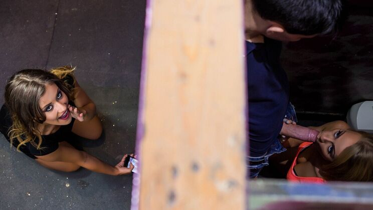 [Brazzers] - Voyeur Gets a Peek at Mina Sauvage's Bathroom Fuck - Mina Sauvage - Jordi El Niño Polla