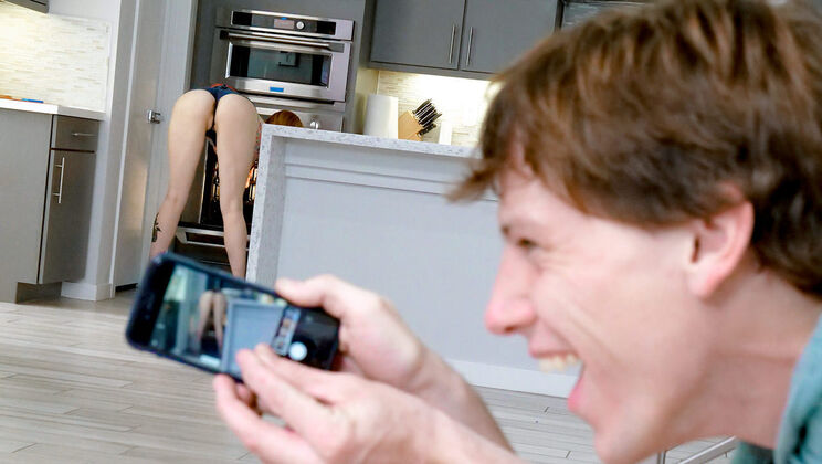 [GingerPatch] - Stealthy Shots of My Red Mom - Rion King - Lauren Phillips