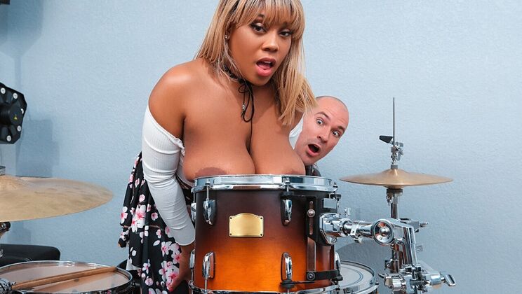 [BigNaturals] - Blowjob from Yummy - Sean Lawless - Ms.Yummy