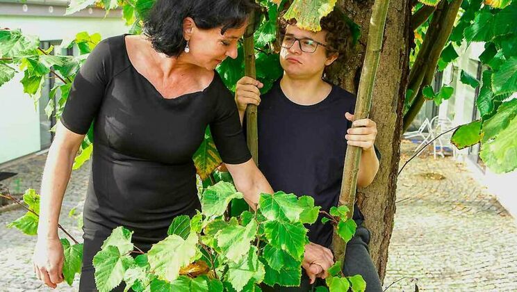 [Grandmams] - Granny's High Heel Seduction - Jambie King - Rita Black