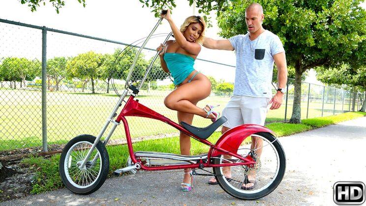 [8thStreetLatinas] - Big Ass Pussy Piper Gives Facial