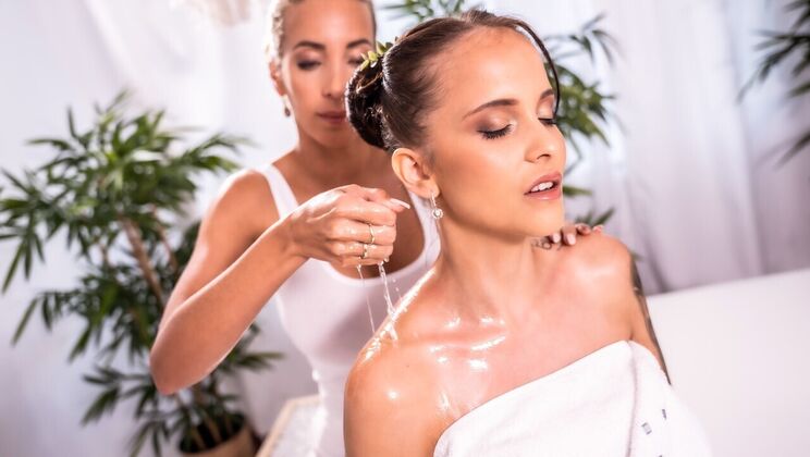 [MassageRooms] - Massage Turns into Lesbian Scissoring - Jennifer Mendez - Emily Bright