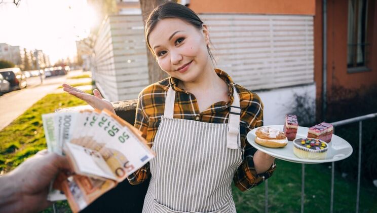 [PublicAgent] - Cowgirl Ride Ends in Creampie Fun - Erik Everhard - Luna Truelove