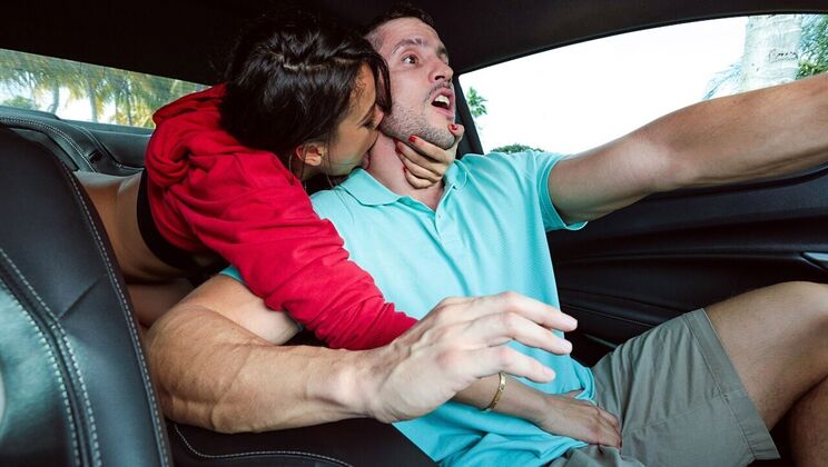 [MonsterCurves] - Driver Meets Dom - Amateur Blowjob in Car