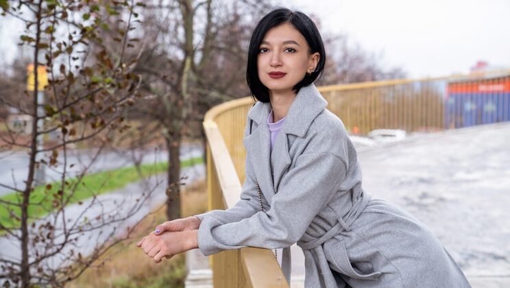 [PublicAgent] - Russian Amateur Gets Facial Cumshot - Martin Gun - Madison Quinn