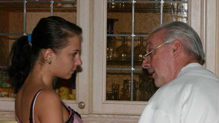 [Oldje] - Sicke and Ulma in Hot Kitchen Scene