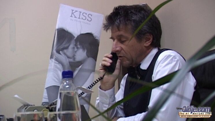 [Oldje] - Desperate Office Encounter