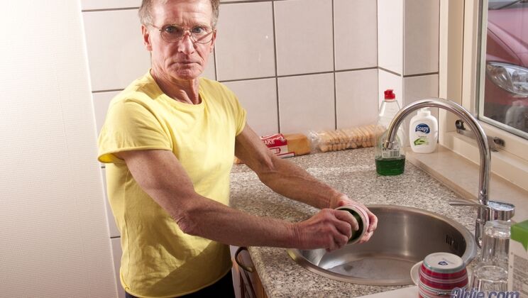 [Oldje] - Blowjob in the Kitchen with Denise Sky