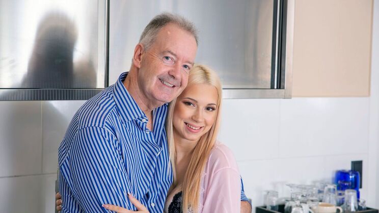 [Oldje] - Roxy Risingstar's Intense Sex with Older Boris