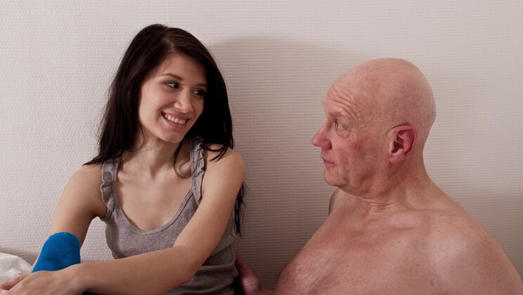 [Oldje] - Guest Cleaning Turns into Doggystyle Fun