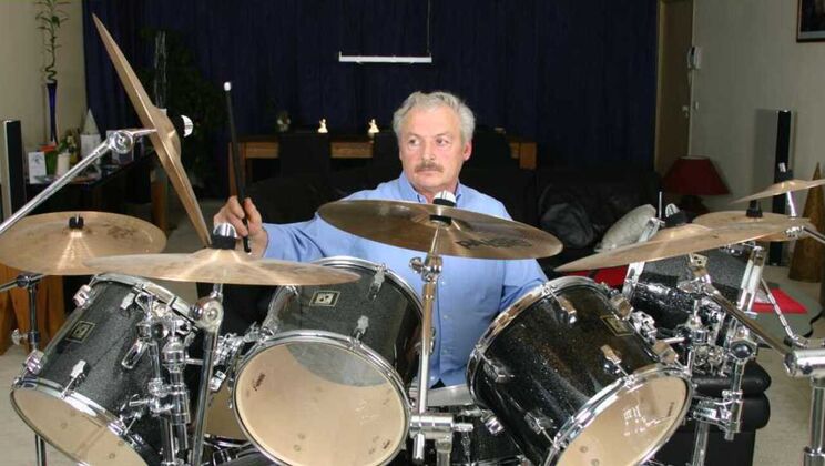 [Oldje] - Drummer Sucks and Swallows - Valerie - Gustavo