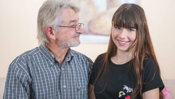 [Oldje] - Pierced Pussy Gets Handjob