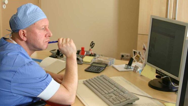 [Oldje] - Young Blonde Seduces Old Doctor Jimmy