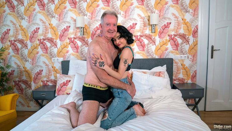 [Oldje] - Skinny Girl, Big Cock Fuck