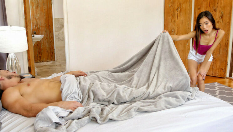 [SpyFam] - Asian Stepsister's Seduction of Stepbro - Vina Sky