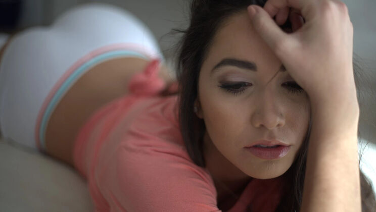 [Deeper] - Manuel Ferrara Gives Karlee Grey a Handjob and Facial - Karlee Grey - Manuel Ferrara