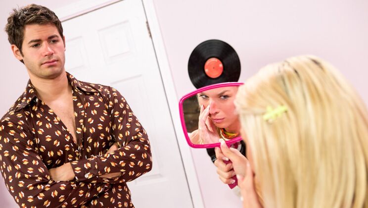 [Devil'sTgirls] - Tattooed Shemale Gio Gives Blowjob and Facial