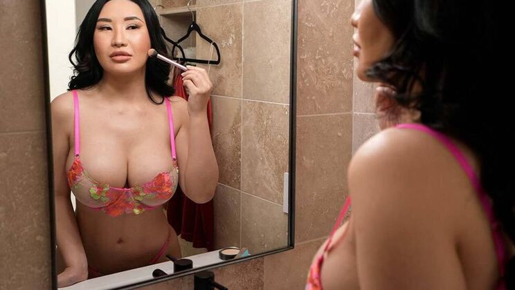 [MomIsHorny] - Suki Sin's Big Tits Bounce During Ride