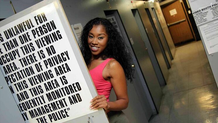 [GloryHoleInitiations] - Yasmine De Leon - Shaved and Tattooed Ebony Cougar - Yasmine De Leon