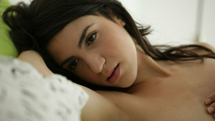 [SexArt] - Shaved and Curly Luna Plays - Luna