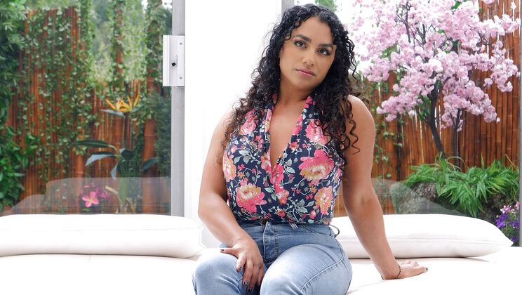 [NetGirl] - Brianna's Deepthroat Experience - Brianna