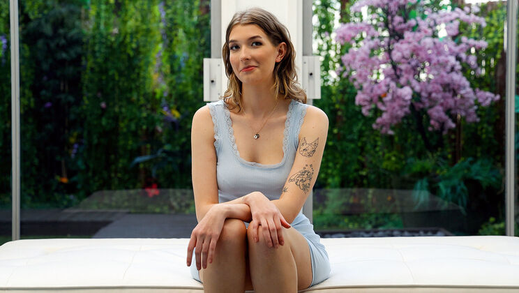 [NetGirl] - Bea Gives a Blowjob - Bea