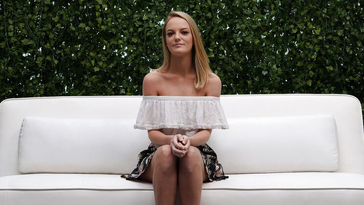 [NetGirl] - Emma's Deep Desires on Display - Emma