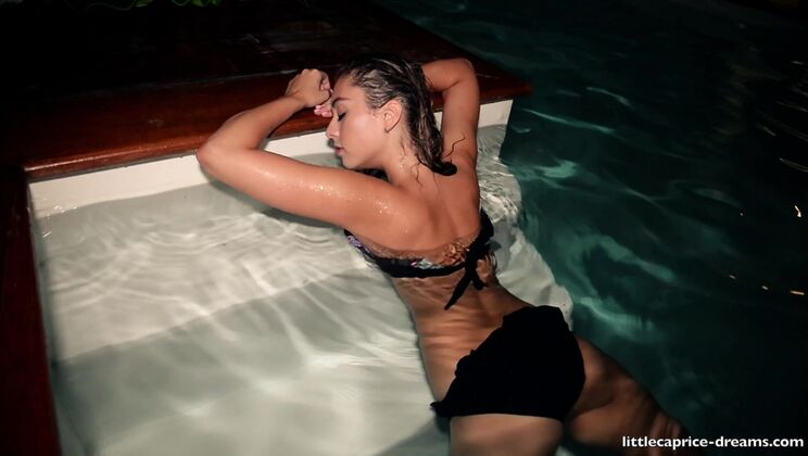 [CapriceDivas] - Sabrisse Masturbates with Water - Sabrisse