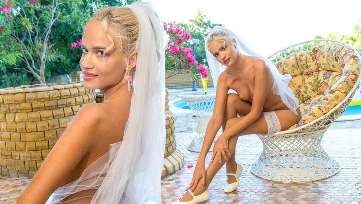 [ClubSweethearts] - Novella Night Plays Solo by the Pool - Novella Night