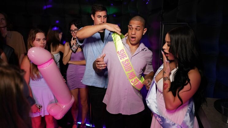 [RKPrime] - Muscular Man and Amateur Latina Hot Public Sex - Mike Ox - Diamond Franco