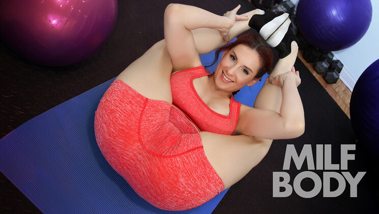 Fit Girl Kelly’s New Pantyless Workout